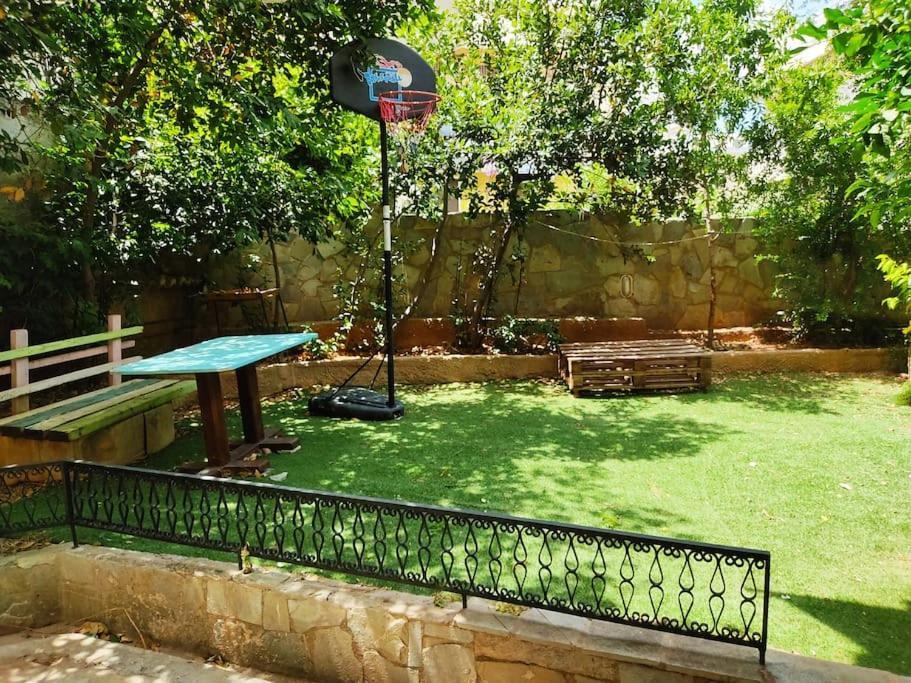 With Private Garden In Alimos Appartement